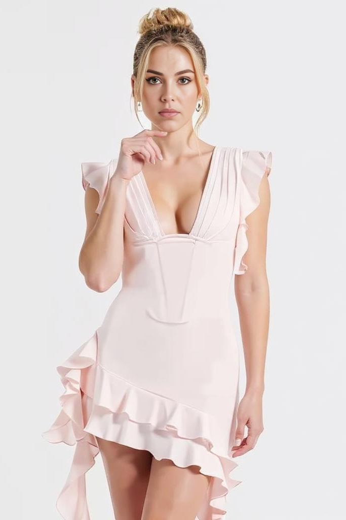 Asymmetrisk Kjole Med Rysdetaljer