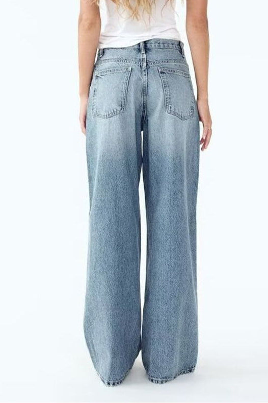 Løstsiddende Jeans Med Criss-Cross Detalje