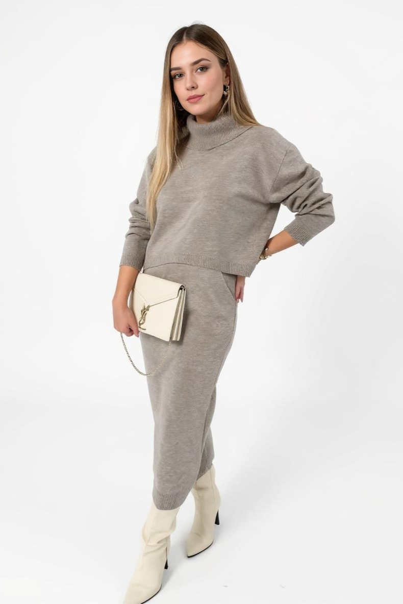 Sæt Med Rullekrave Og Midikjole