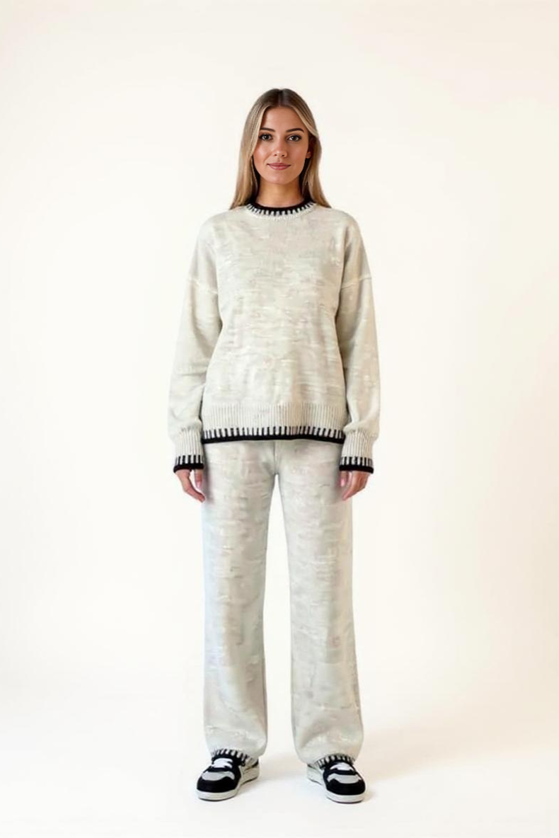 Strikket Sæt Med Kantdetalje