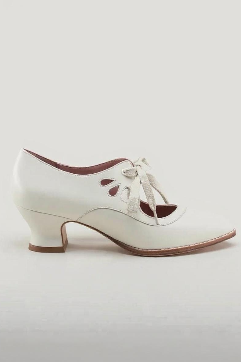 Udskårne Snøresko Med Hælløft