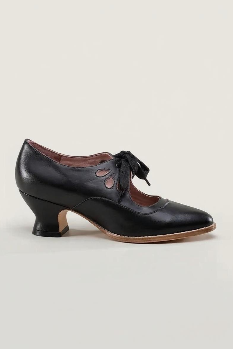 Udskårne Snøresko Med Hælløft